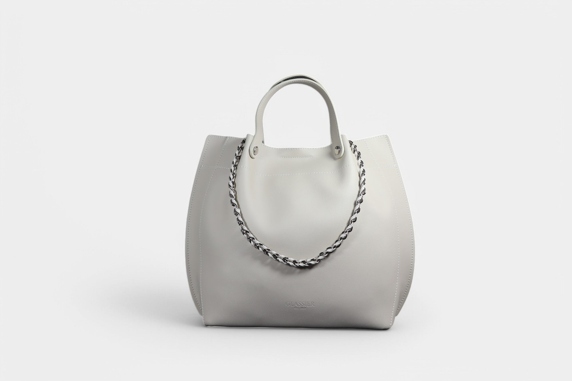 Tasche mit ketten Akzent