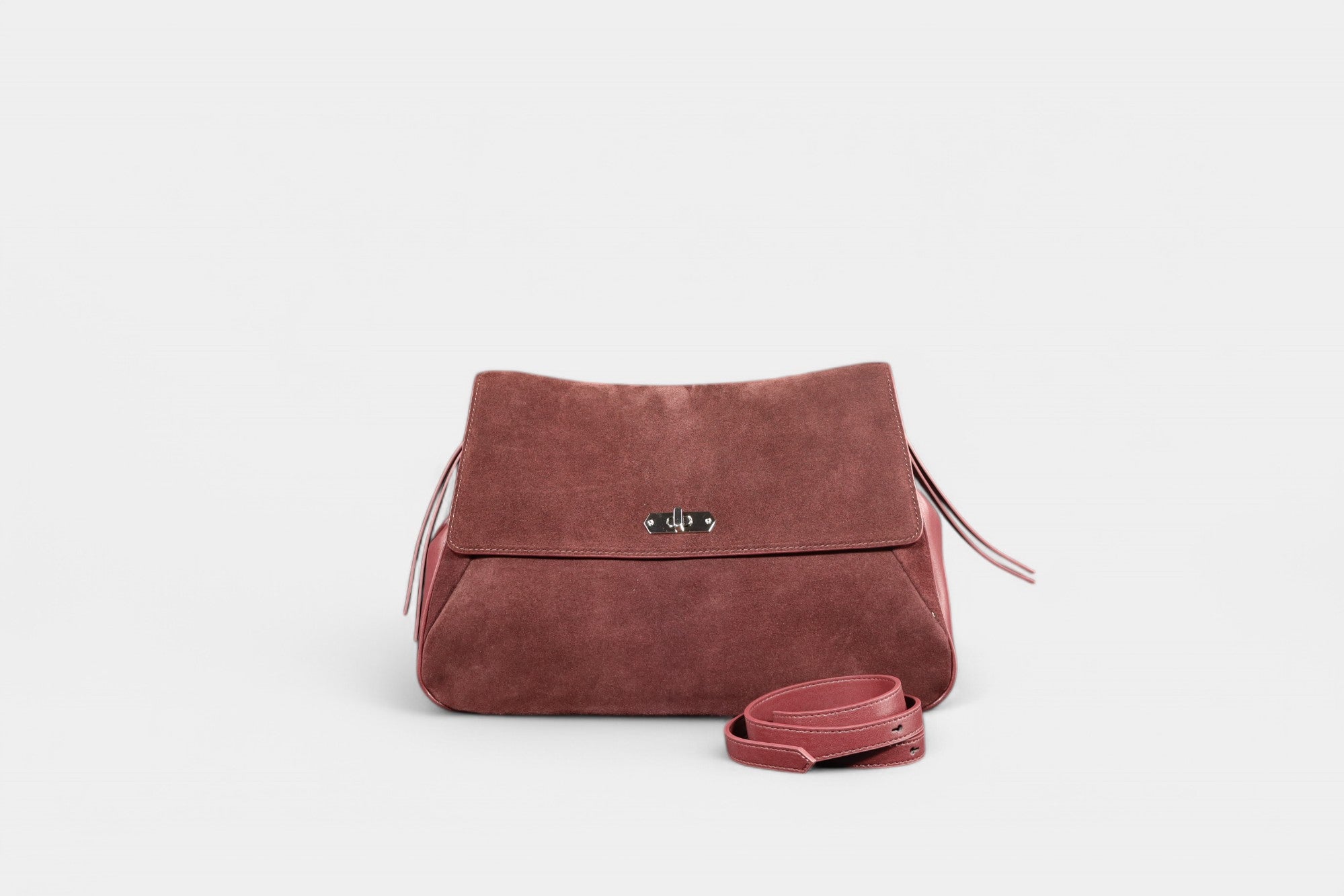 Klassische rote Ledertasche mit Henkel